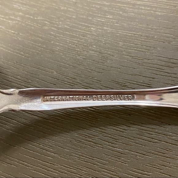 International Silver Orleans Pattern Party Set - Picture 9 of 11